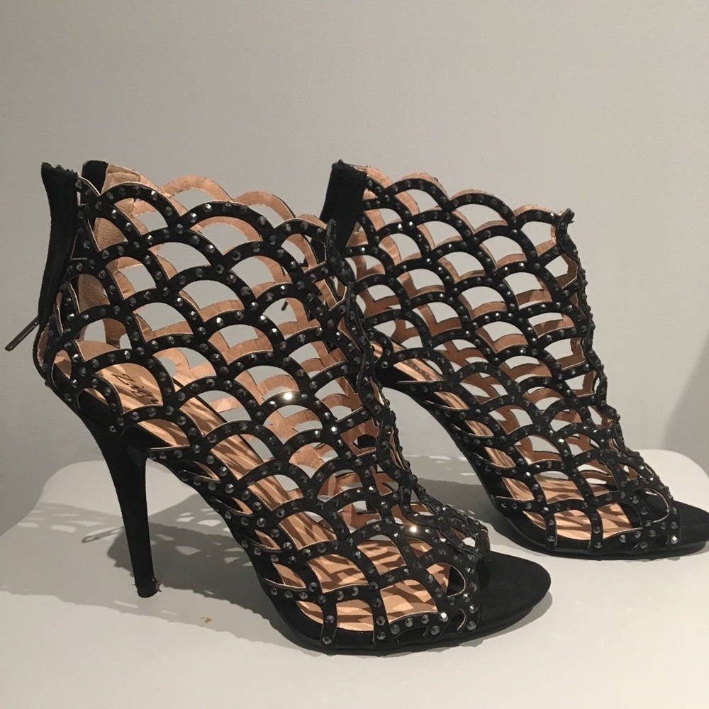 Zigi Soho laser cut Darlah heels size 9.5
